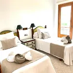 Tonia Villa
